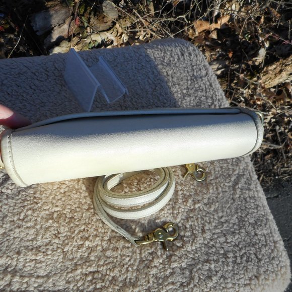 Sold** Vintage Coach NYC  Pocket Purse 9755 , in Bone - Picture 3 of 12